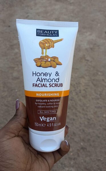 Beauty Fomular Honey&Almond Facial Scrub