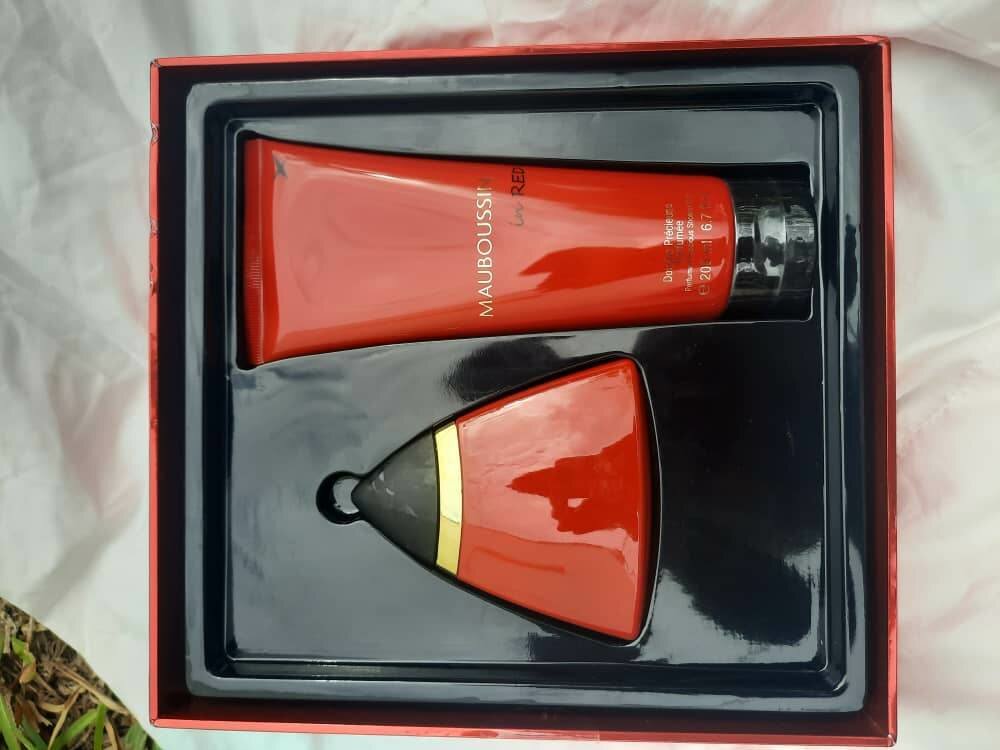 Coffret parfum et sac rouge élégant