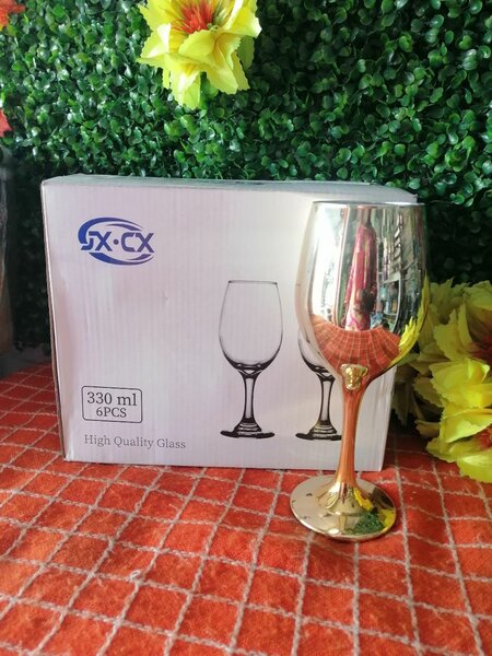 6 verres à pieds dorés