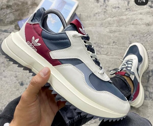 Chaussures de sport Adidas rétro