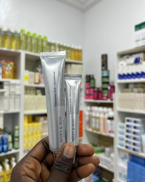 Creme contre les cernes noires 