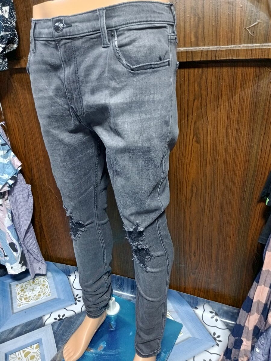 Jean skinny gris déchiré
