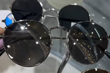 Солнцезащитные очки -являются не обычным модным аккумулятором 😎🌞 Made in Italy 🇮🇹 Polaroid