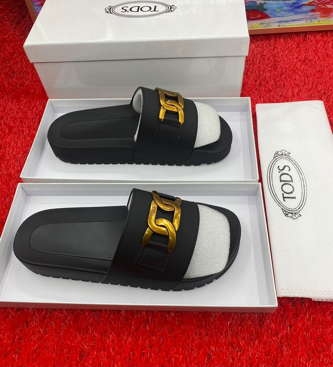 Unisex slides