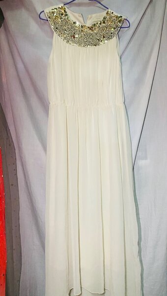 Robe longue élégante brodée