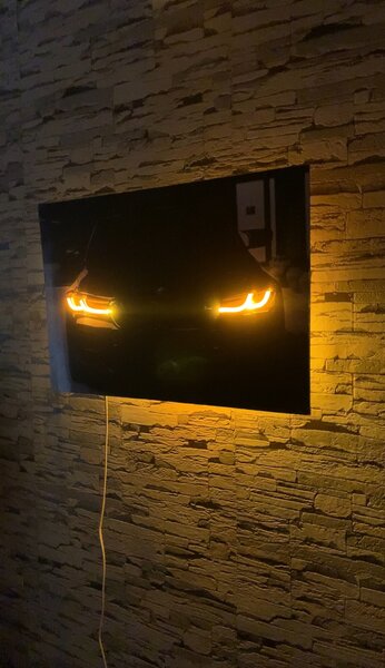 Картина с неоновым освещением