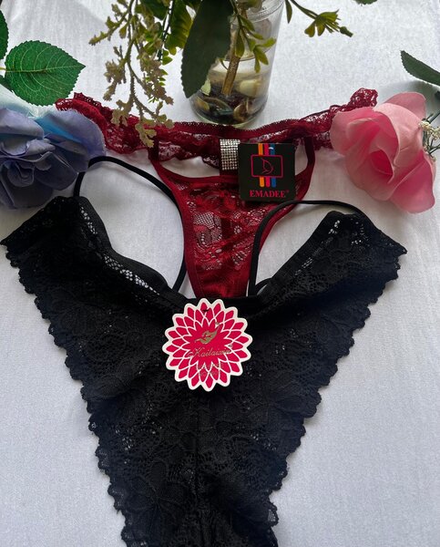 Lot de Strings Féminins Élegants