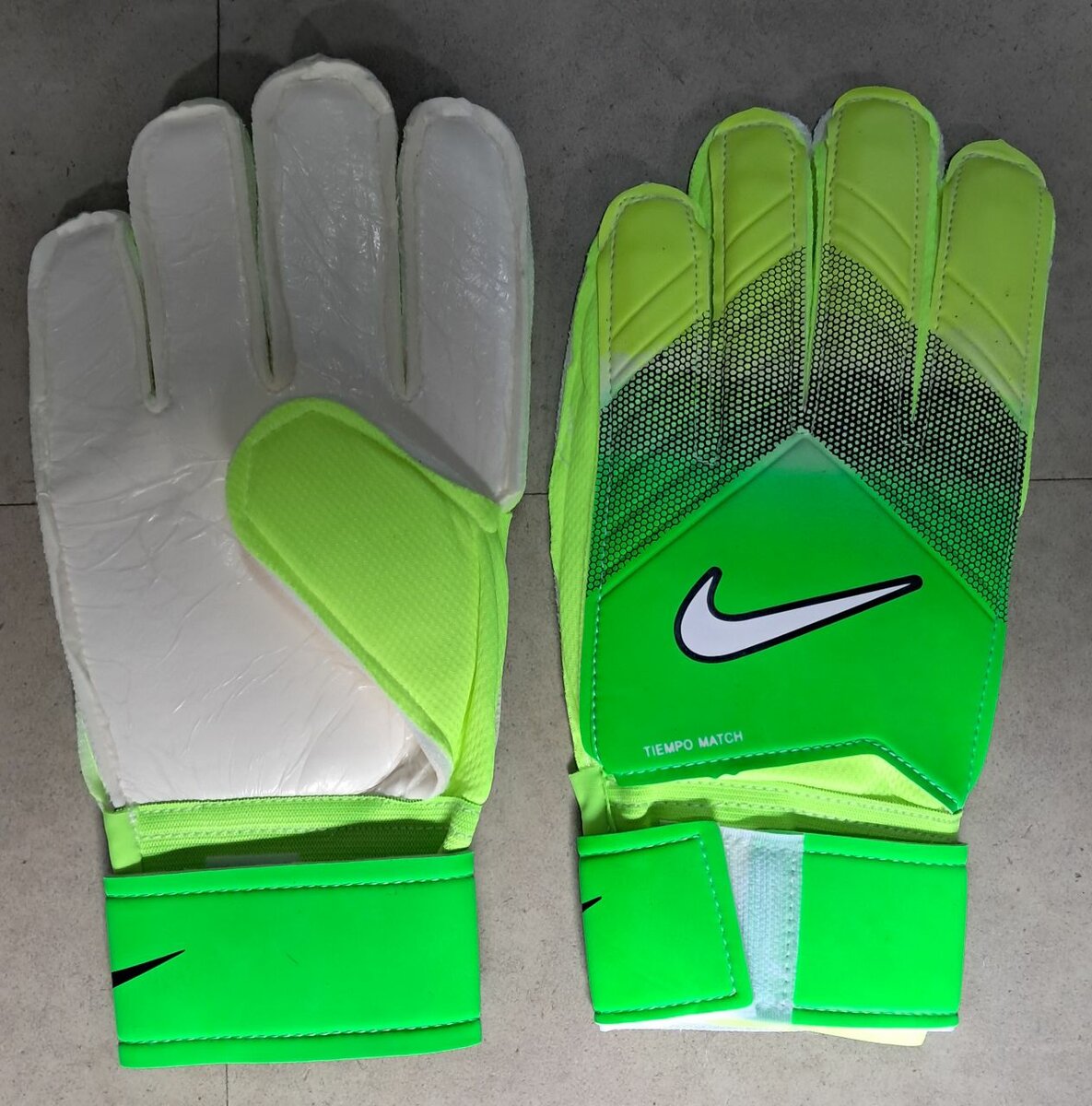 Goalkeeper gloves