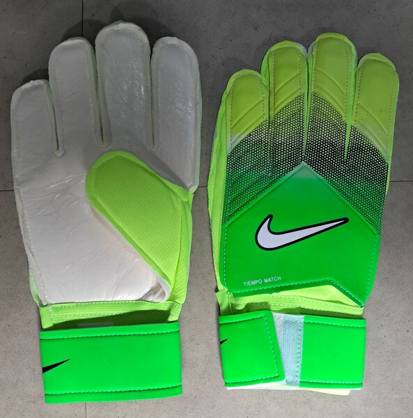 Goalkeeper gloves