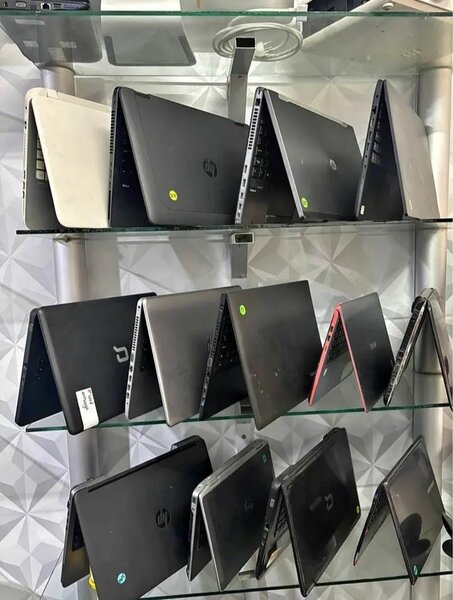 Ordinateurs portables d'occasion variés