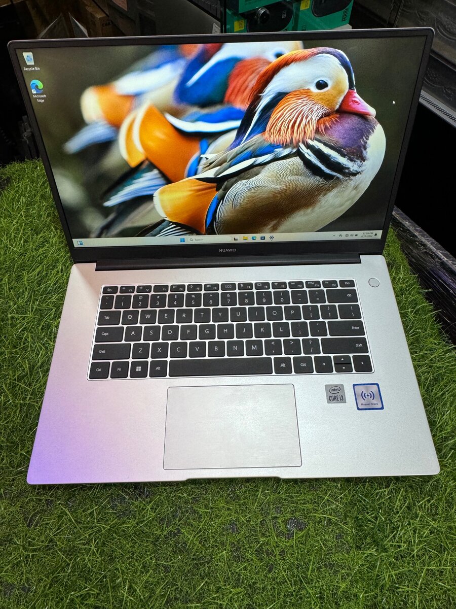 Huawei matebook (10 gen)processor intel core i3