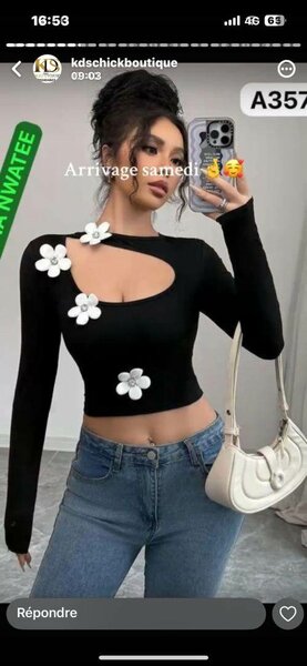 Top court découpé fleuri