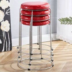 Tabouret empilable moderne