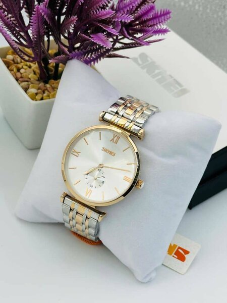 Montre élégante en acier inoxydable