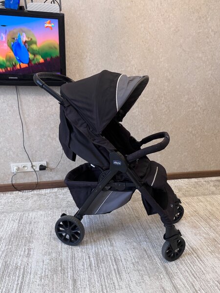 Продаю коляску Chicco Kwik One