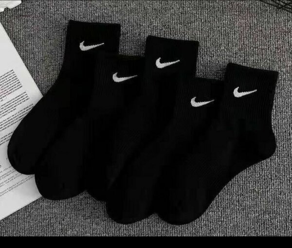 Chaussettes noires et  blan