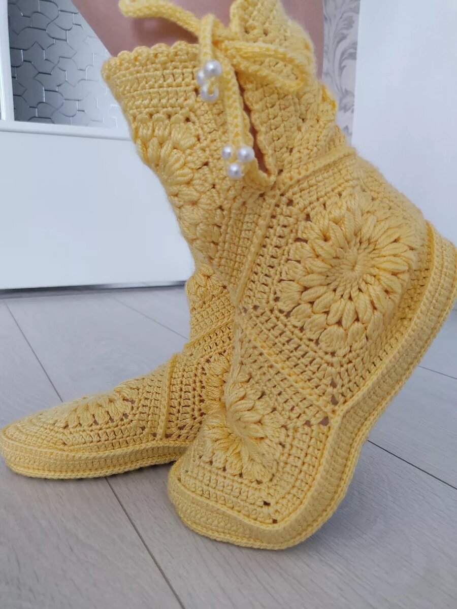 Домашние вязанные сапожки женские