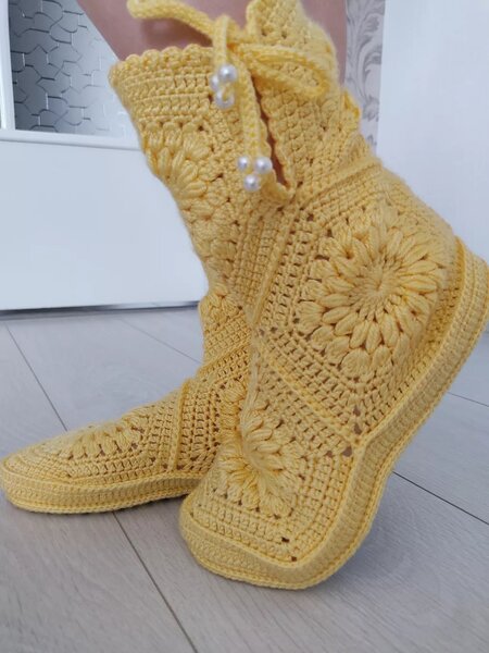Домашние вязанные сапожки женские