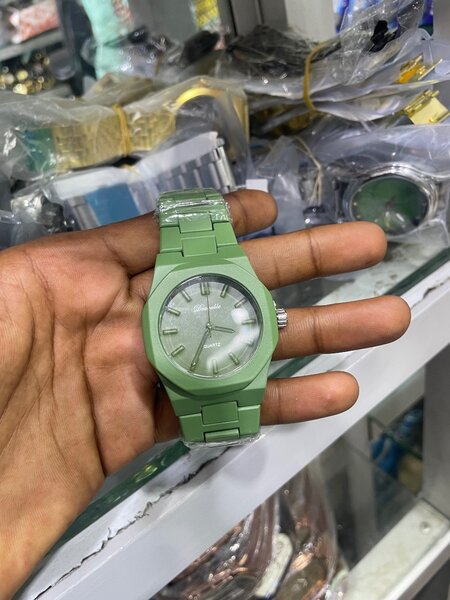 Montre en acier inoxydable verte