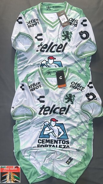 Maillot de football blanc et vert