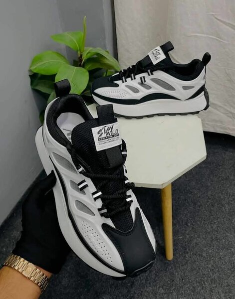 Baskets modernes en noir et blanc