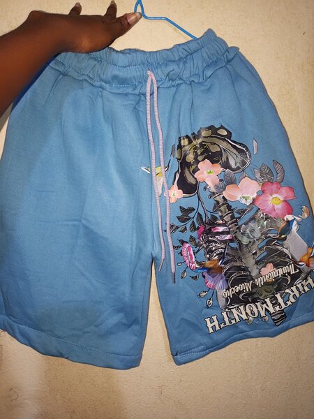 Culotte bleus à motifs floraux