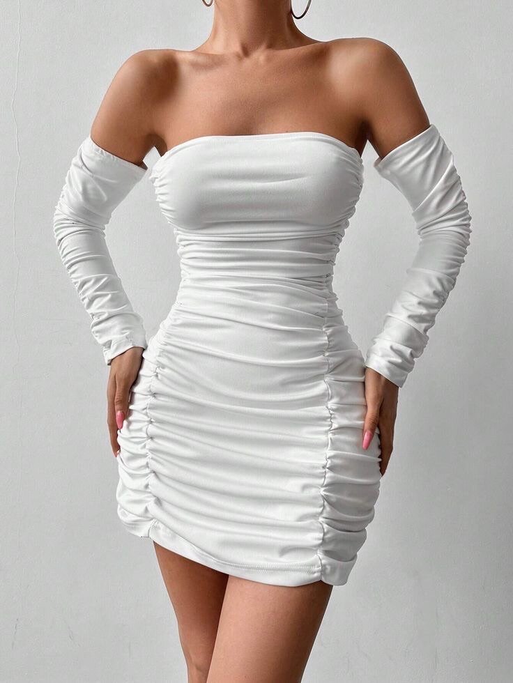 Robe moulante épaules nues