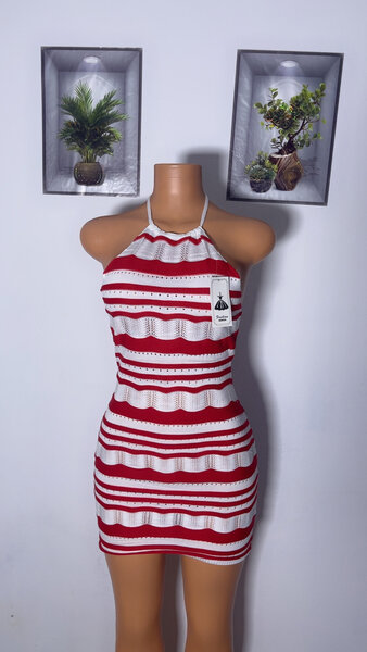 Robe Rayée Rouge et Blanche