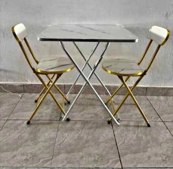 Ensemble table et chaises pliantes