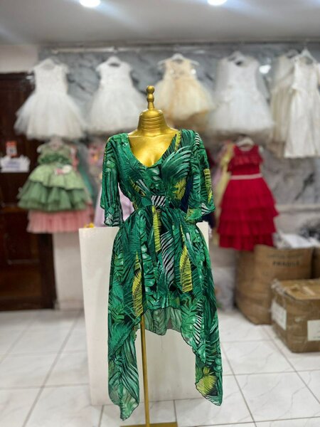 Robe florale élégante femme