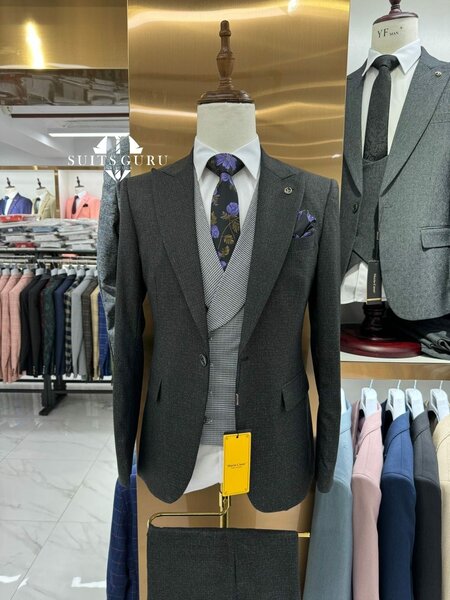 Elegant men's suit 
