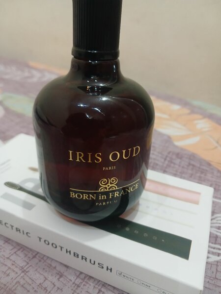Parfum Iris Oud Born in France