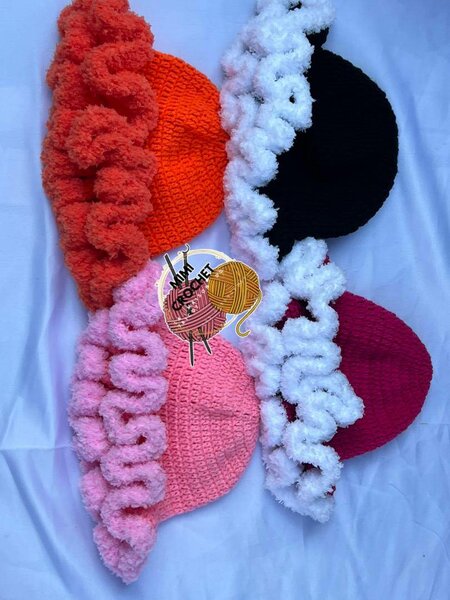 Bonnets en crochet colorés