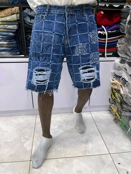 Short en jean déchiré tendance