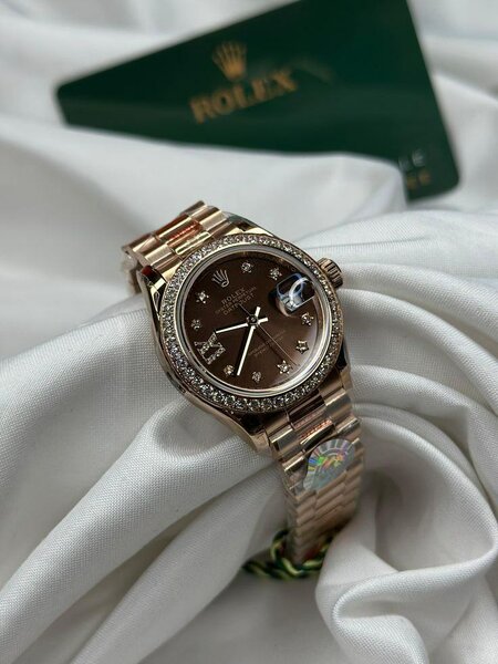 Montre luxe en or diamant