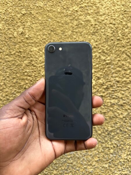 IPHONE 8 SIMPLE 64 G QUASI NEUF