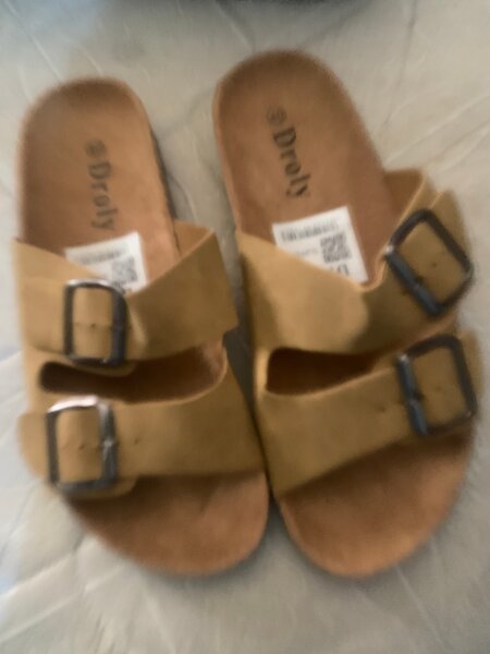 Sandales à boucles élegantes