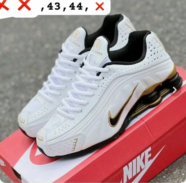Nike Shox R4 Blanc et Or