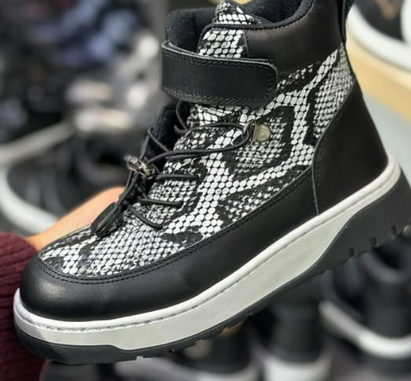 Демисезонные ботинки из натуральной кожи