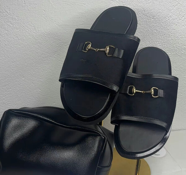 Sandales élégantes et Sacoche