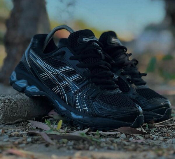 Asics noires