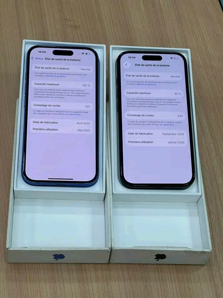 iPhone 128GB Bleu et Noir
