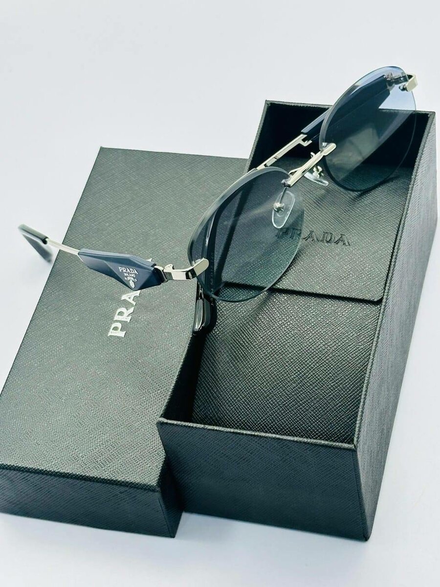 Lunettes de soleil Prada élégantes