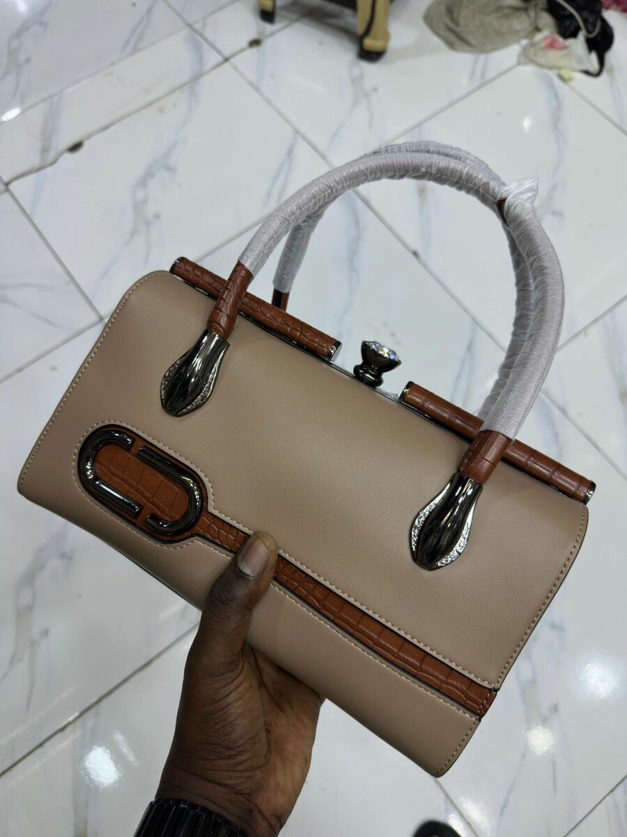 Sac à main élégant en cuir