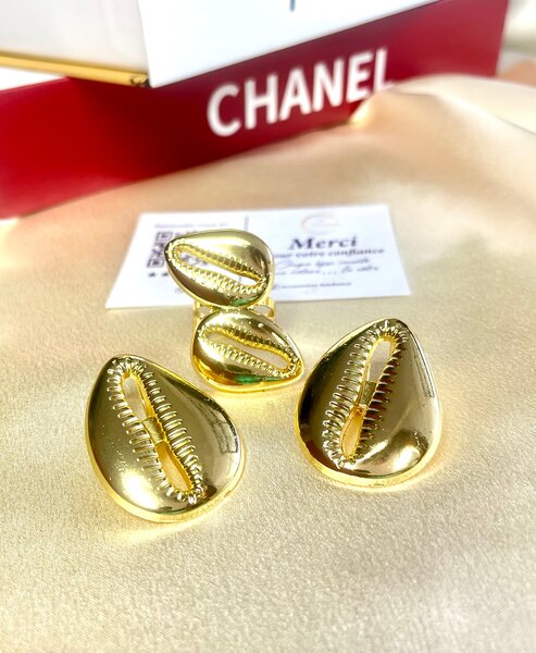 Boucles d'oreilles dorées élégantes