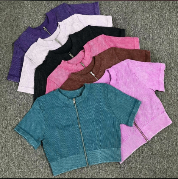 T-shirt court zippé tendance