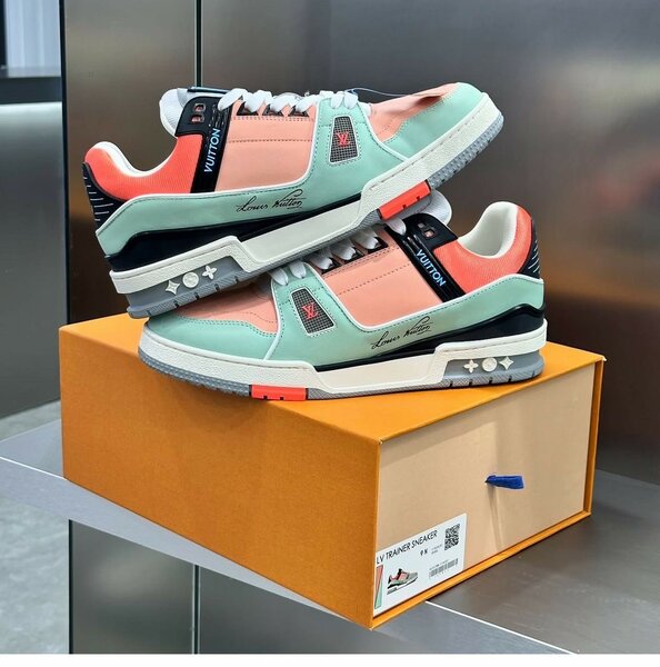 LOUIS VUITTON CLASSIC