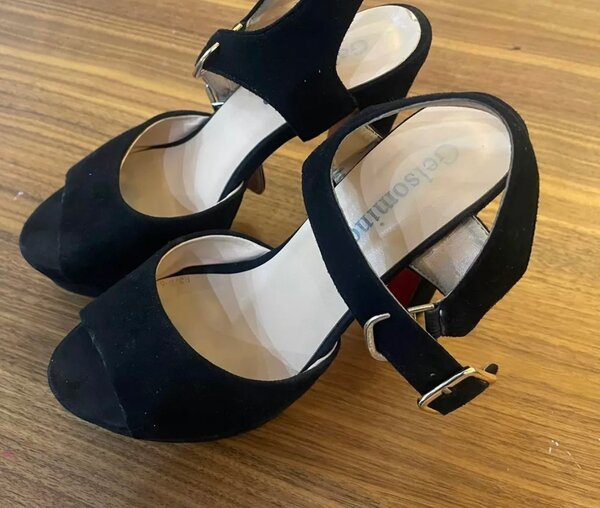 Стильные босоножки туфли