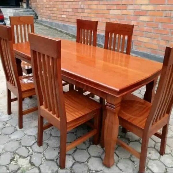 Table à manger en bois