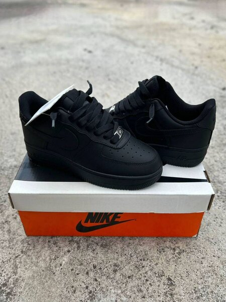 Baskets noires en cuir Nike